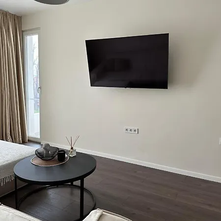 New Luxury Furnished - Beach, Center & Fast Wi-fi *