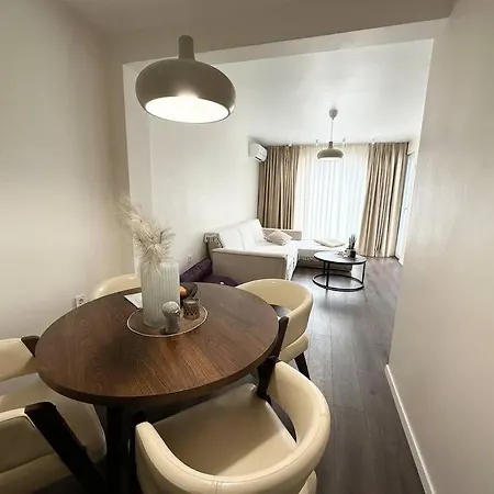 New Luxury Furnished - Beach, Center & Fast Wi-fi * ヴァルナ
