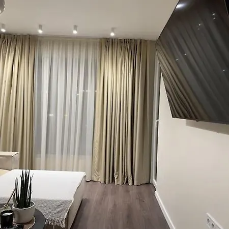 New Luxury Furnished - Beach, Center & Fast Wi-fi *