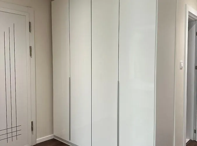 New Luxury Furnished - Beach, Center & Fast Wi-fi