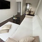 Apartment New Luxury Furnished - Beach, Center & Fast Wi-fi Varna