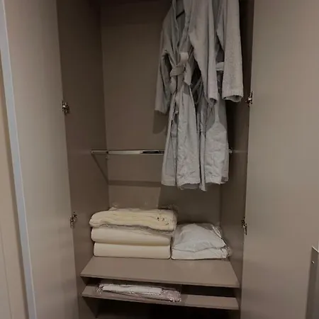 New Luxury Furnished - Beach, Center & Fast Wi-fi