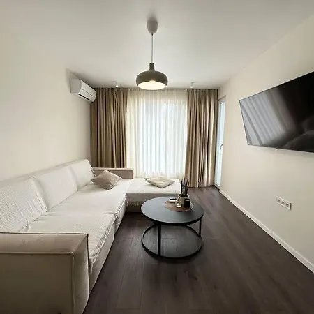 New Luxury Furnished - Beach, Center & Fast Wi-fi * Warna