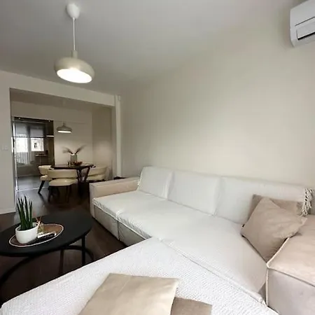 New Luxury Furnished - Beach, Center & Fast Wi-fi