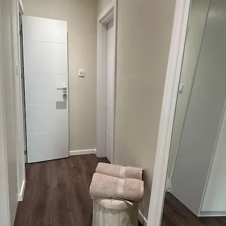 New Luxury Furnished - Beach, Center & Fast Wi-fi * Warna