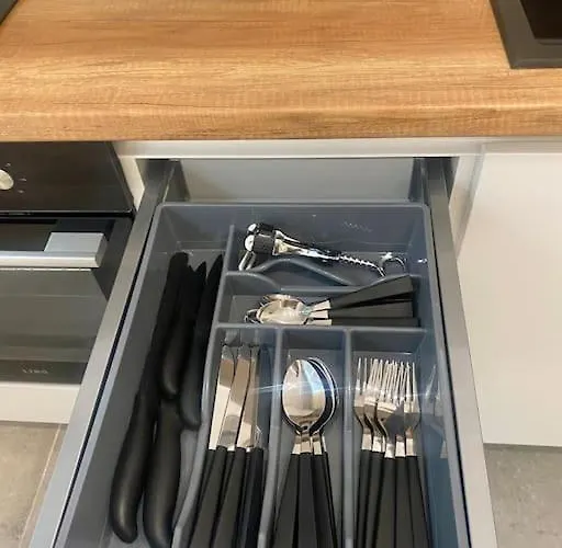 Lejlighed New Luxury Furnished - Beach, Center & Fast Wi-fi *