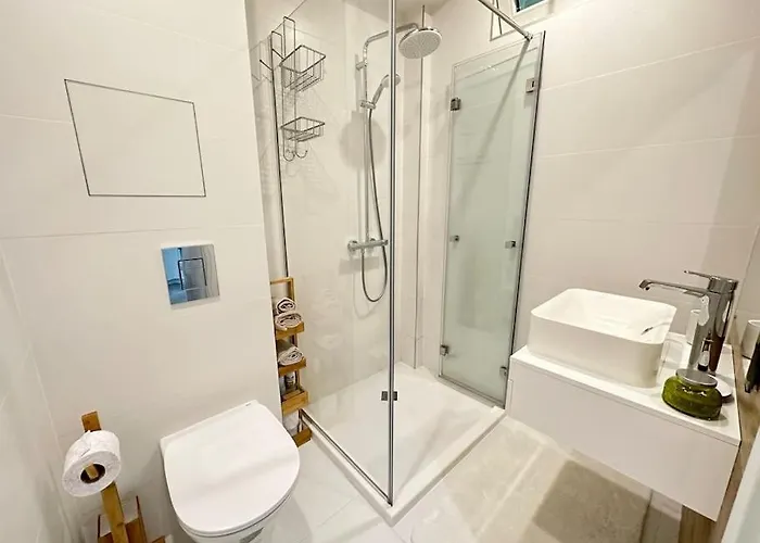 New Luxury Furnished - Beach, Center & Fast Wi-fi