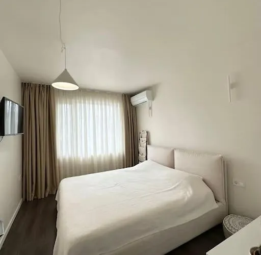 Lejlighed New Luxury Furnished - Beach, Center & Fast Wi-fi