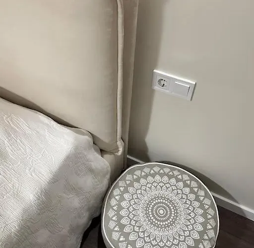 New Luxury Furnished - Beach, Center & Fast Wi-fi Lejlighed