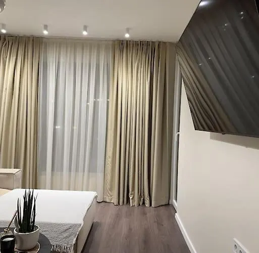 New Luxury Furnished - Beach, Center & Fast Wi-fi *